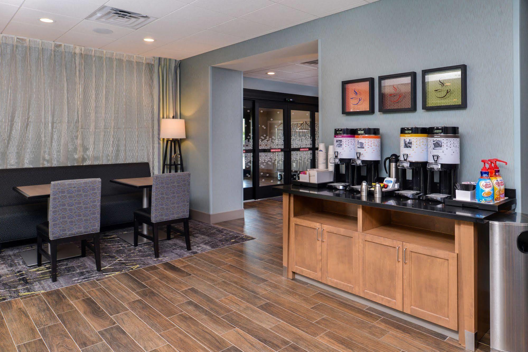 Hampton Inn By Hilton Omaha Airport, Ia Carter Lake Екстер'єр фото